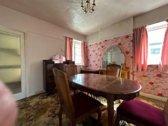 dinning room.jpg