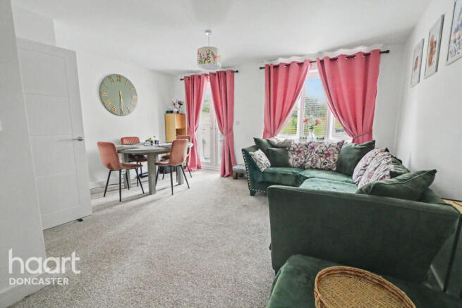 3 bed Semi-Detached for sale Image 6