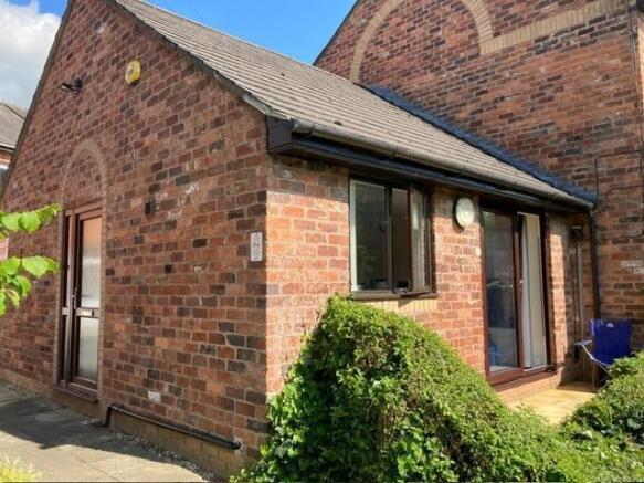 1-bed terraced on Spring Lane, Worcester, £155,000