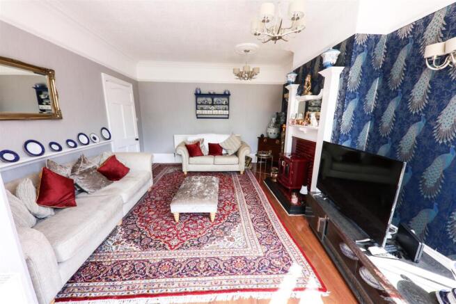 5 bed Semi-Detached for sale Image 6