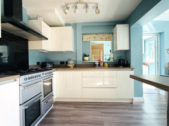 3 bed Semi-Detached for sale Image 9