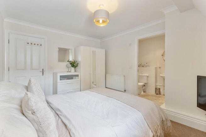 2 bed Apartment to rent Image 10