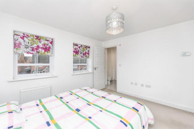 4 bed Detached for sale Image 10