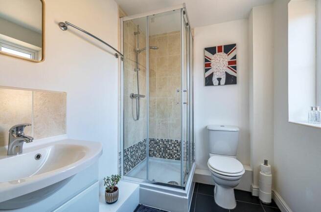 Ensuite to Bed 2