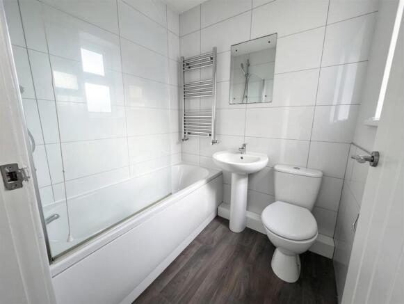 2 bed Terraced to rent Image 7