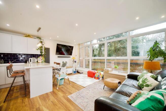 OPEN PLAN KITCHEN / LIVING ROOM