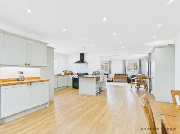 Kitchen/Dining Area