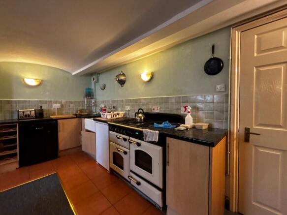 Charming kitchen with large range cooker...