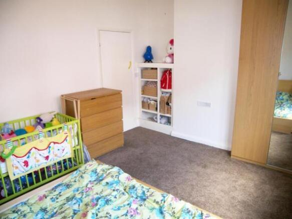 Master Bedroom (2)