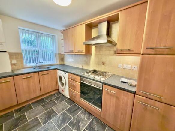2 bed Apartment to rent Image 11
