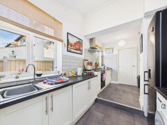 3 bed Semi-Detached for sale Image 3