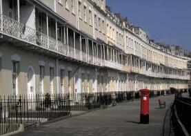Basement Flat, 27, Royal York Crescent, Clifton, Bristol BS8 4JX