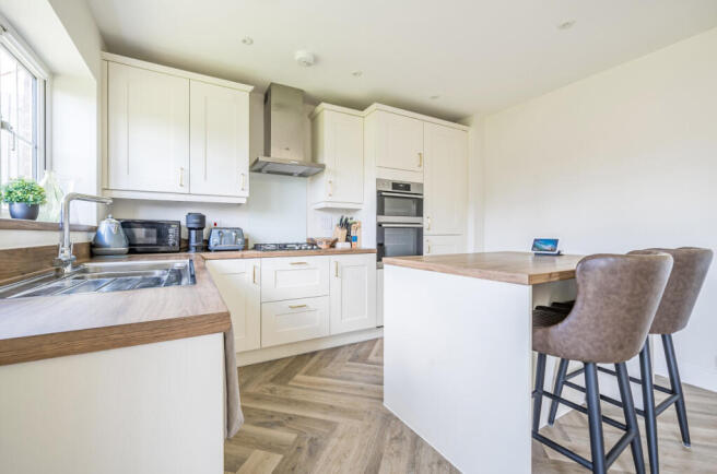 1340444-12-68b5b2...