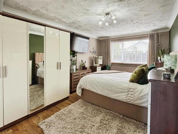 Bedroom 1.JPG