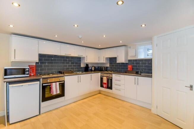 1 bed House Share to rent Image 4