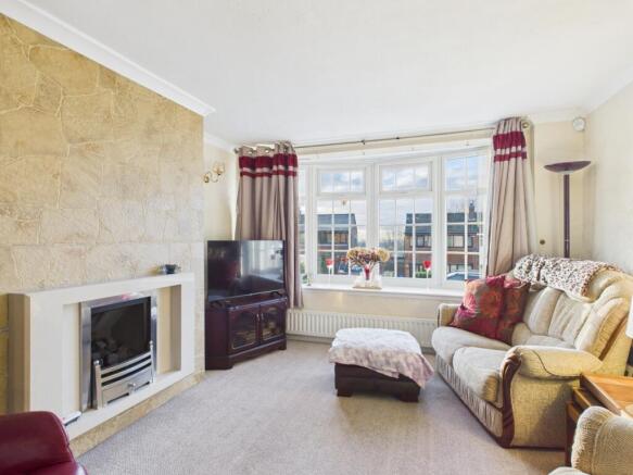 CAM03729G0-PR0216-STILL013