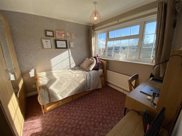 BEDROOM 2