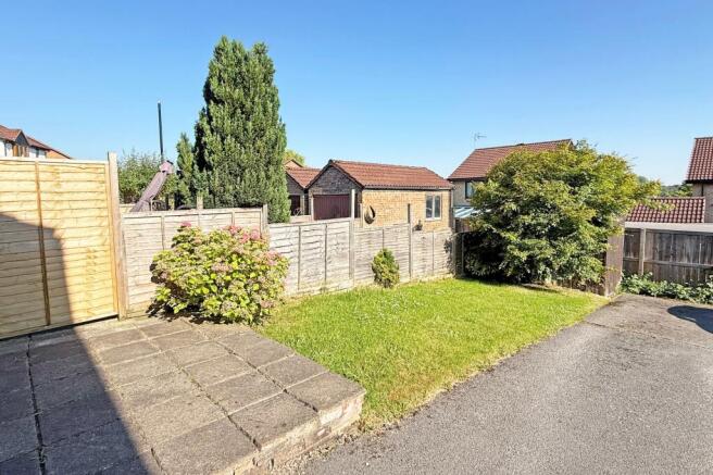 2 bed Semi-Detached to rent Image 4
