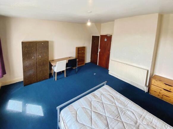 4 bed Terraced to rent Image 12