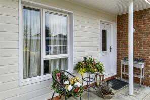 Flat 4, 66 Jubilee Court, Queen Street, Horsham RH13 5AD