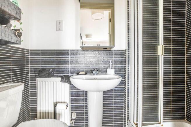 Ensuite to Bed 1