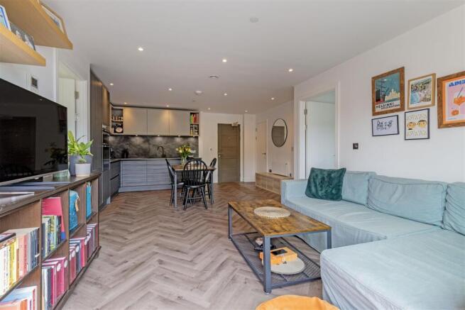 2 bed Flat for sale Image 7