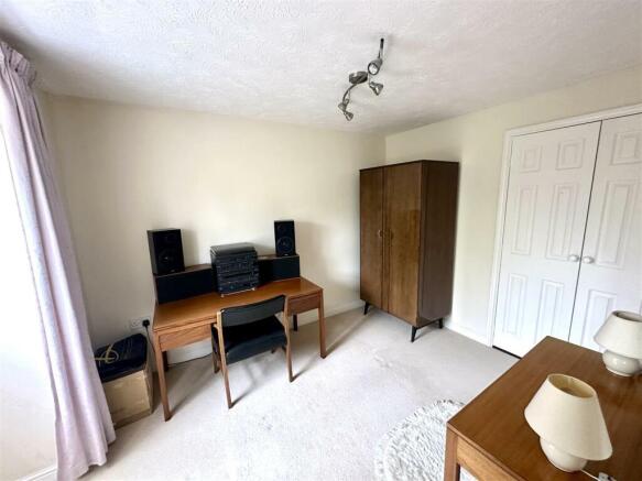 BEDROOM 4