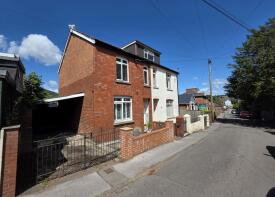18 Westhill, Union Road East, Abergavenny NP7 5UW