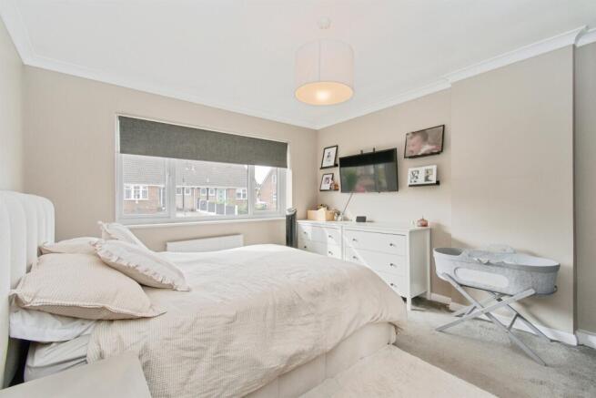 3 bed Semi-Detached for sale Image 12