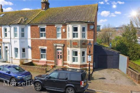 Market Close, Poole, BH15