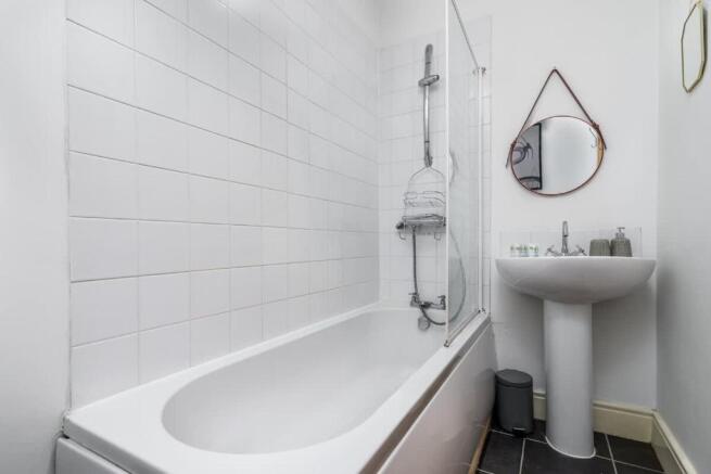2 bed Flat for sale Image 8