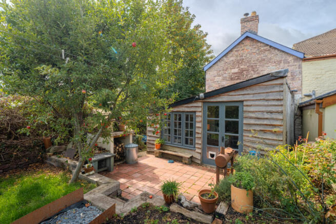 A Storybook Cottage with an Enchanted Garden | Li