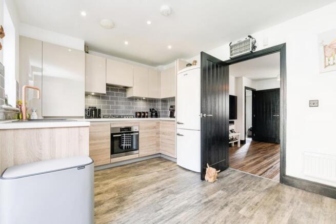 Five Oaks Lane, Chigwell, IG7 photo 4