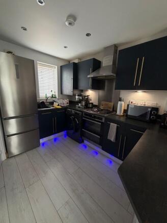 3 bed Terraced to rent Image 2