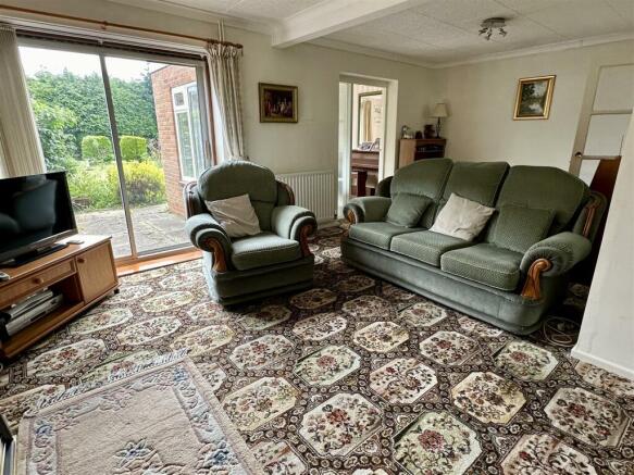 living room/dining area