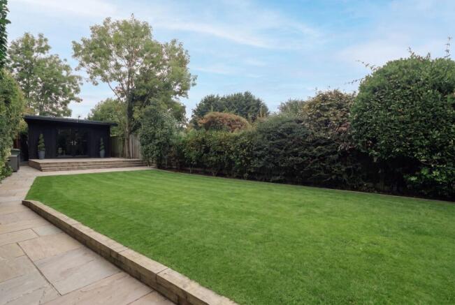 Westlea Avenue, Watford, WD25 photo 4
