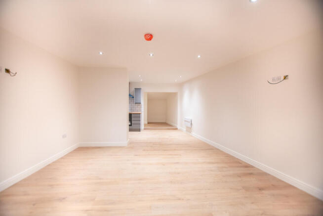 1 bed Flat to rent Image 4