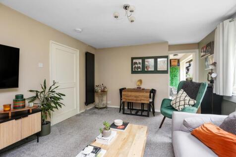 14/6 Meadowfield Drive, Duddingston, Edinburgh, EH8 7NZ