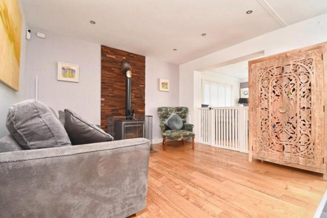 5 bed Detached for sale Image 9