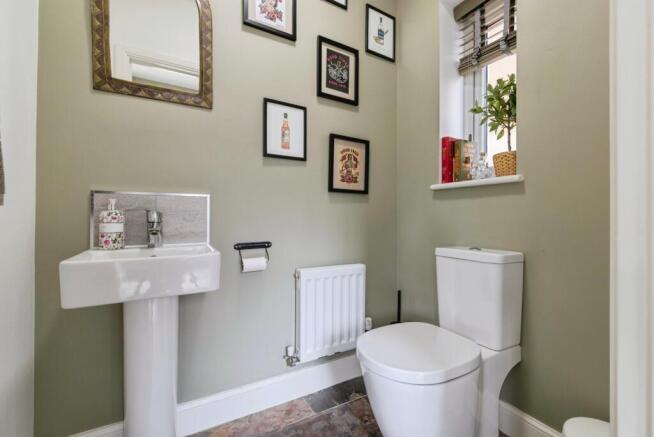4 bed Detached for sale Image 7