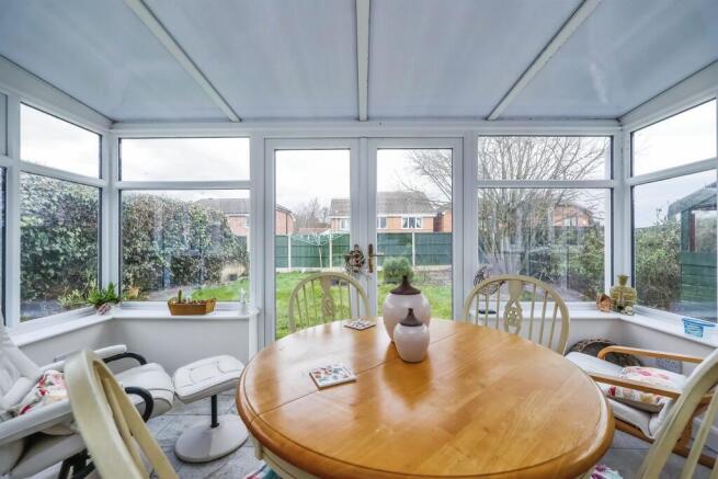 4, Tudor Court photo 4