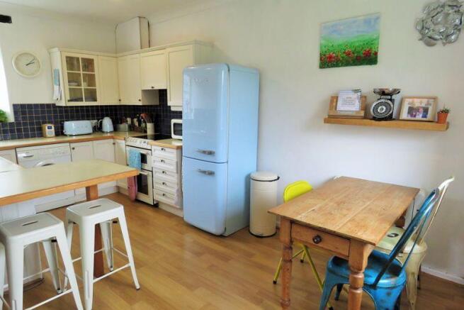 Kitchen / Dini...