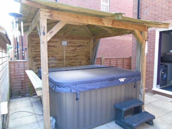 Hot tube area