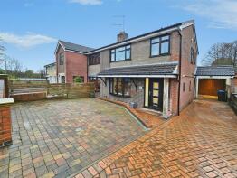 32, Essex Drive, Stoke-on-trent ST8 6SF