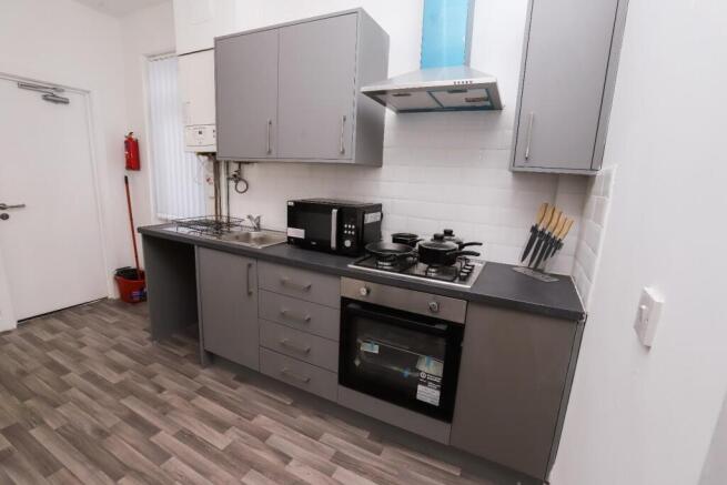 6 bed Terraced to rent Image 6