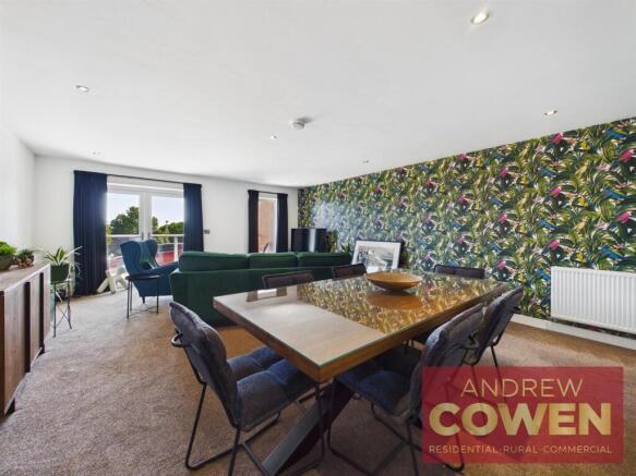 2 bed Apartment for sale Image 8