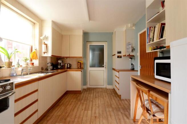 2 Kitchen.JPG
