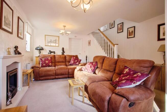 4 bed Detached for sale Image 11