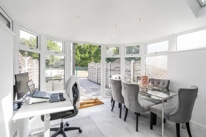 25 Yew Tree Close_5.jpg