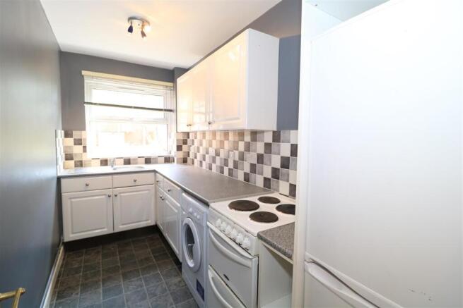 FITTED KITCHEN